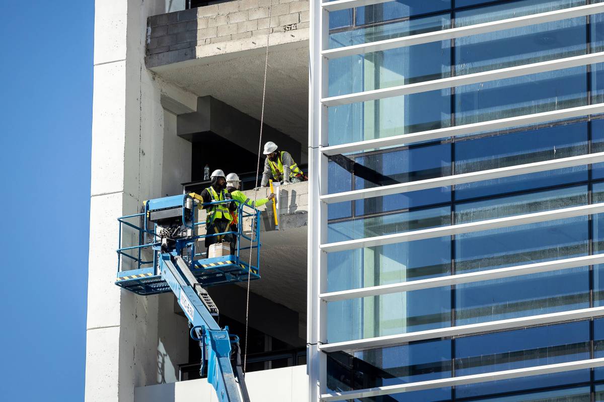 Els grans empresaris rebutgen els discursos antiimmigracio i recorden la necessitat de mà d'obra estrangera