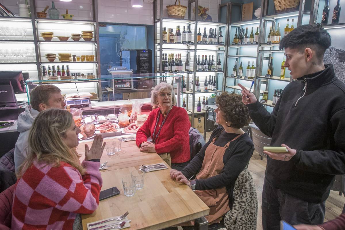 Restaurant Cresol, al Mercat de la Independència - Nebridi Aróztegui Restaurant Cresol, al Mercat de la Independència