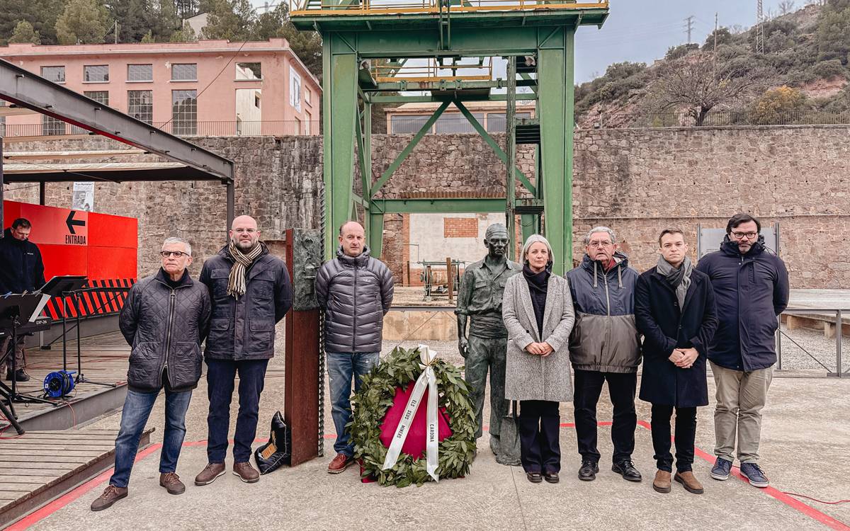 Cardona incorpora quatre noms més al memorial de miners morts en accident laboral