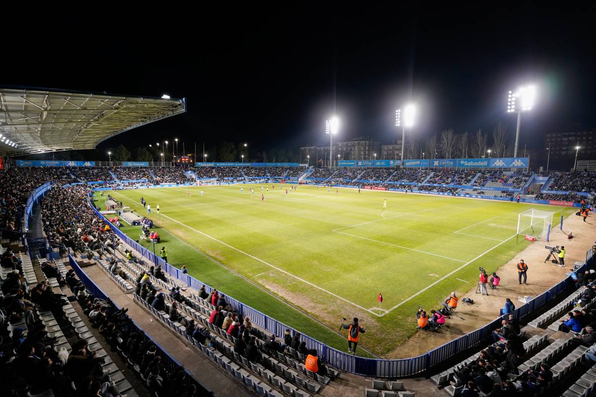 Panoràmica de la Nova Creu Alta amb prop de 8.000 especatdors