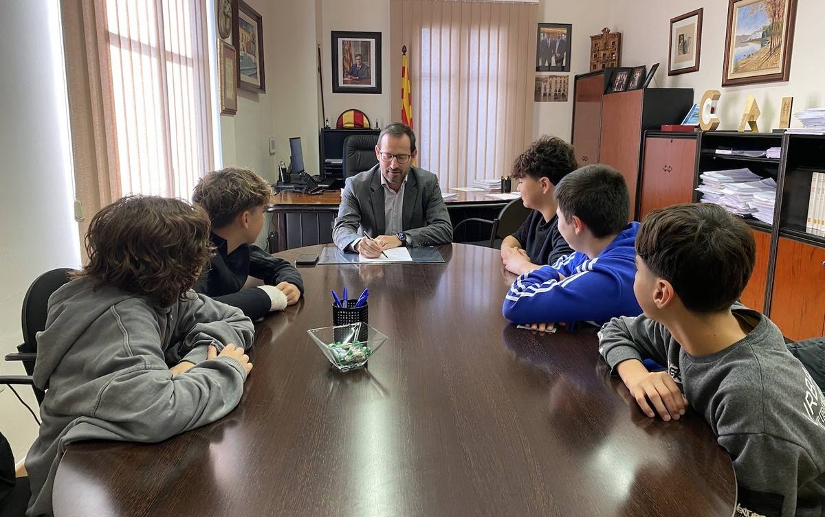 Joves de Móra d'Ebre reclamen una millora del parc de patinatge