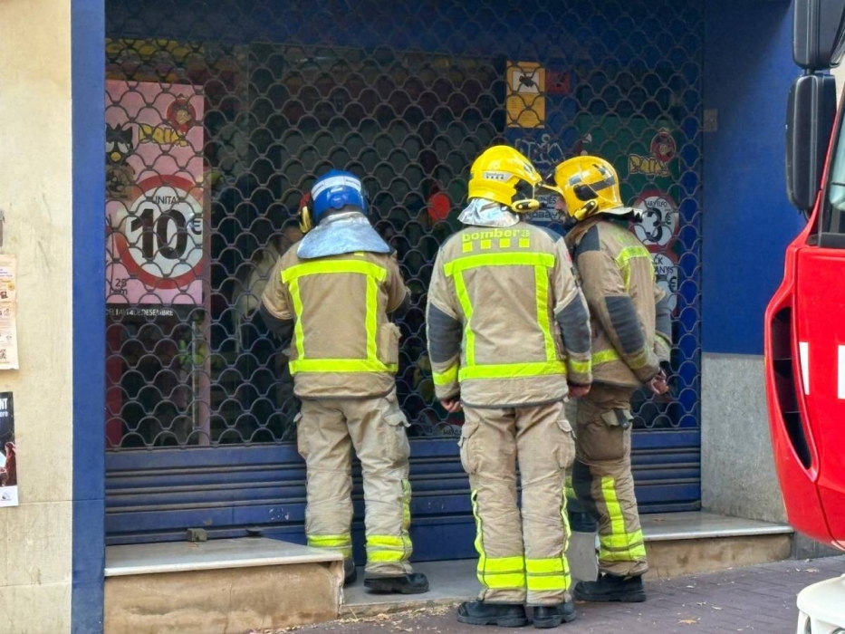 Una mare i el seu fill es queden atrapats en una coneguda botiga de joguines de Terrassa