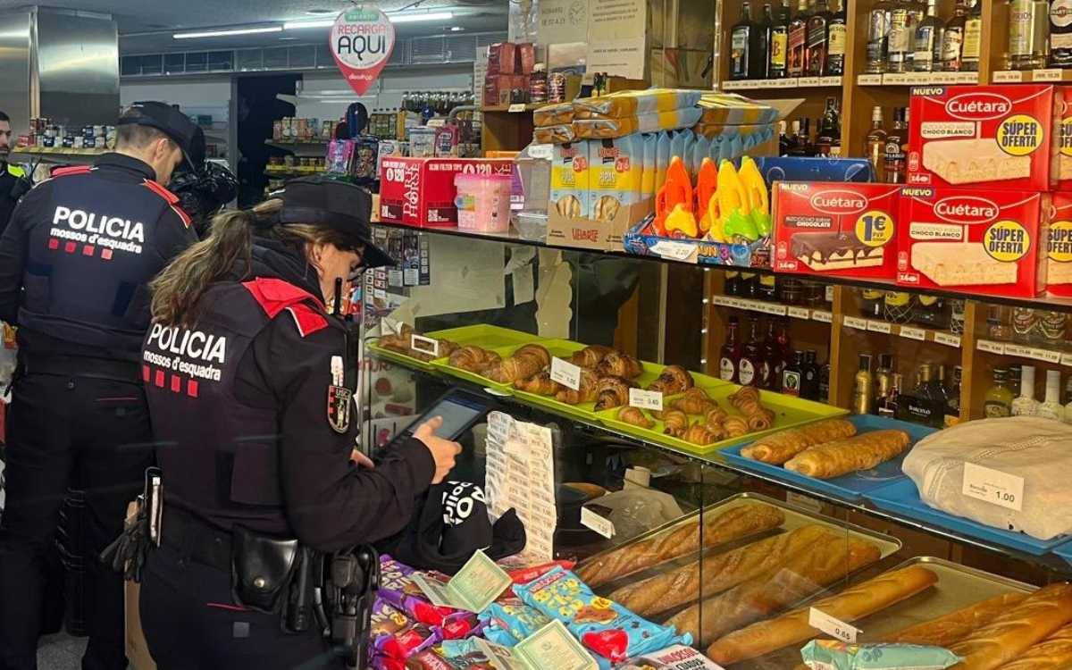 Operatiu simultani dels Mossos, la Guàrdia Civil, la Policia Nacional i Inspecció de Treball en diversos comerços de Valls