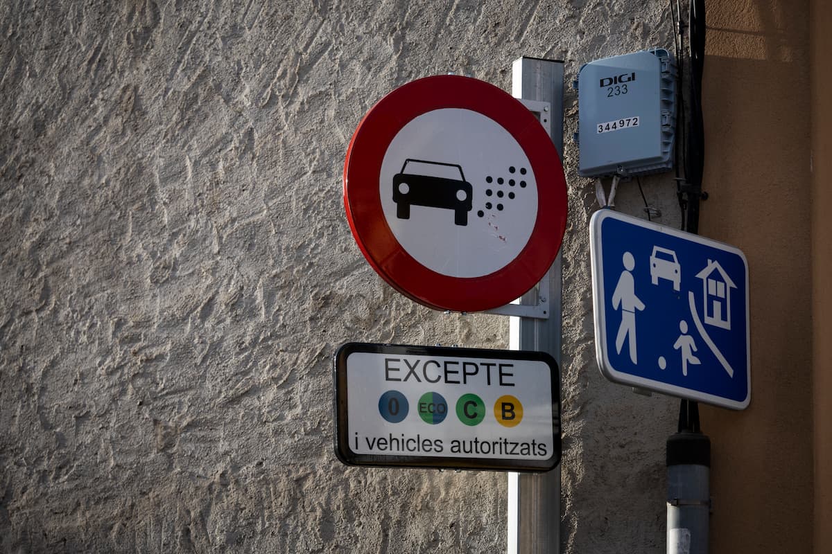 Una vintena de municipis queden lliures de zona de baixes emissions