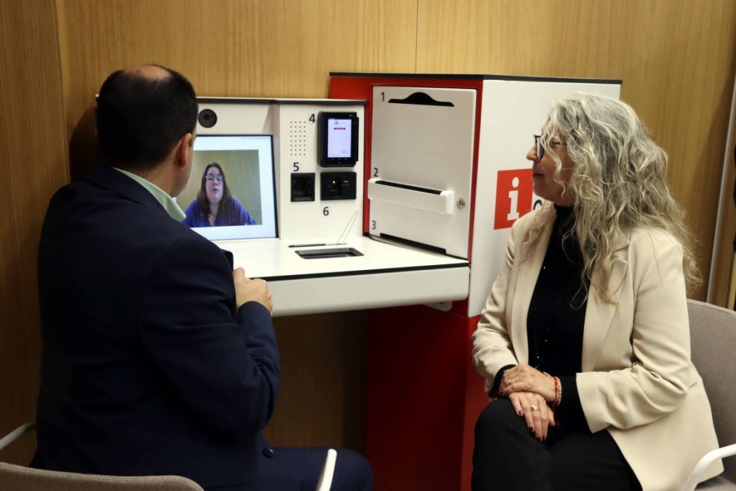 Neix l'Oficina Virtual: els ciutadans ja poden fer alguns tràmits de la Generalitat per videotrucada