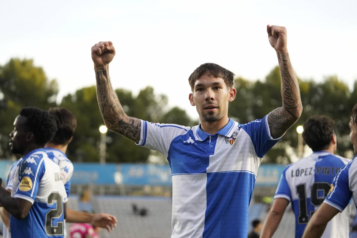 Astals, després d`anotar el primer gol - David Chao Astals, després d`anotar el primer gol