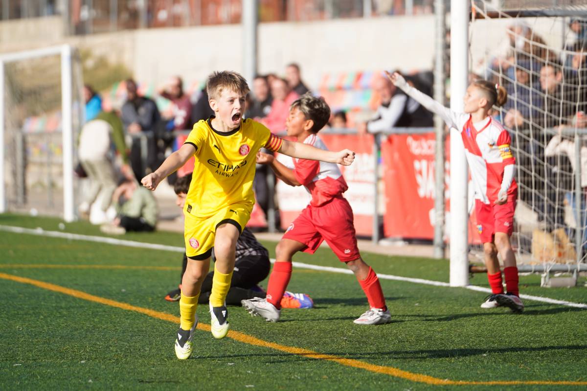 Els gironins, celebrant un dels gols de la final