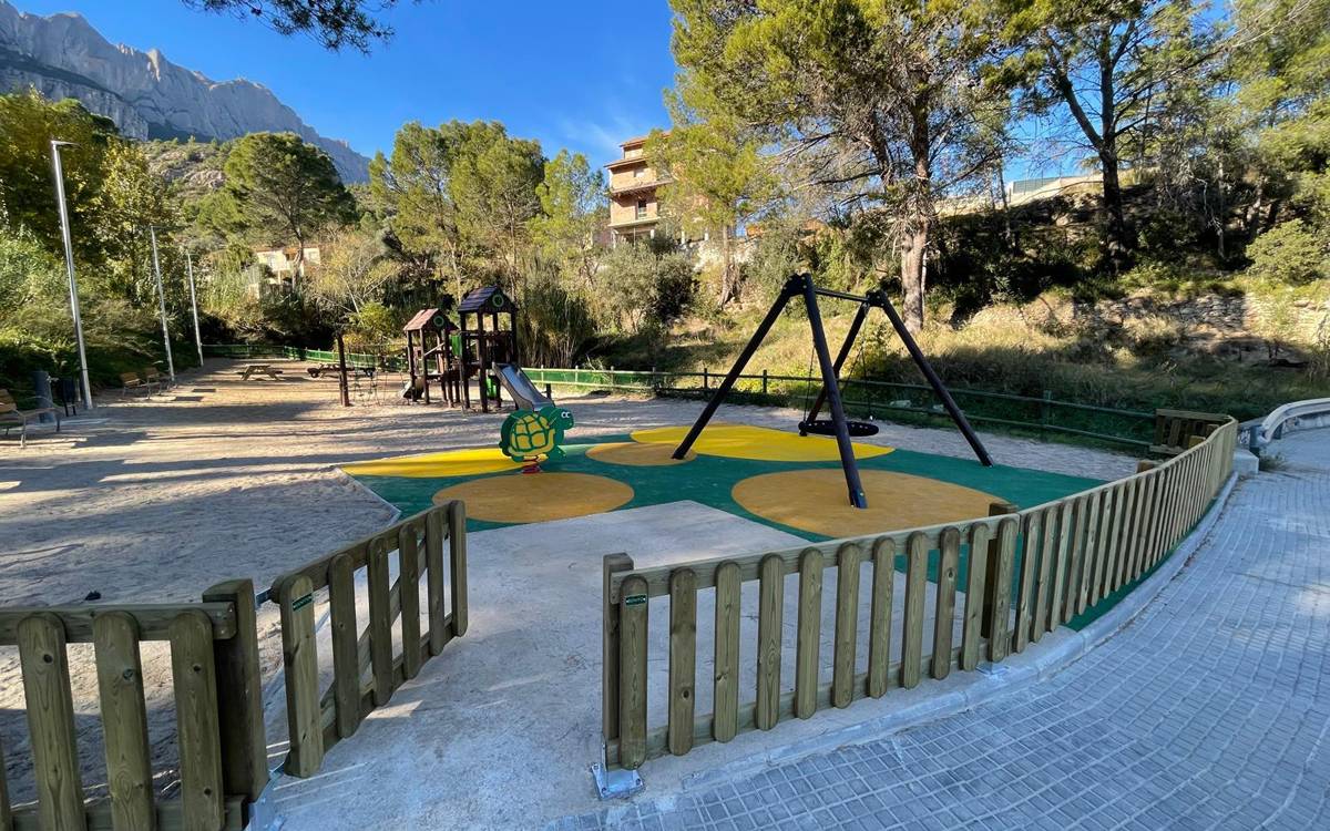 Monistrol de Montserrat renova dos parcs infantils al carrer Pla i a la urbanització Cap de Bou