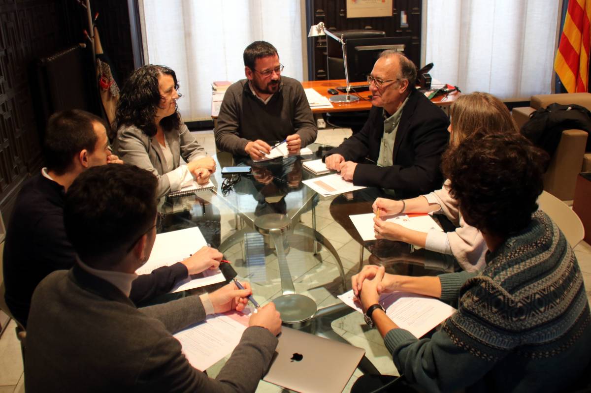 Òmnium i l'Ajuntament de Girona s'alien per eliminar les llistes d'espera als cursos de català el 2026