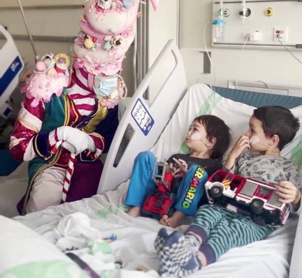 VÍDEO | El Llaminer visita els més petits del Parc Taulí de Sabadell: "Avui és un dia molt especial!"