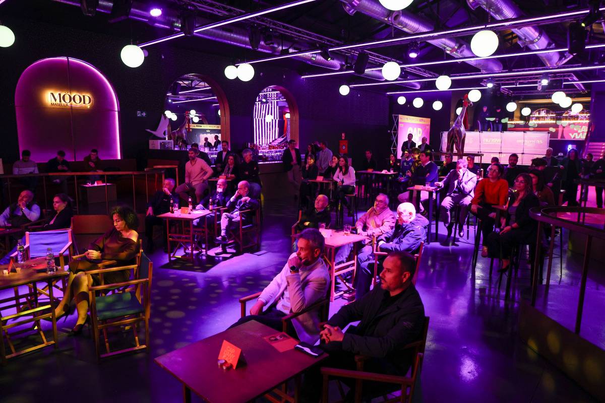 Una cinquantena de persones han assistit a la presentació - Victor Castillo Una cinquantena de persones han assistit a la presentació