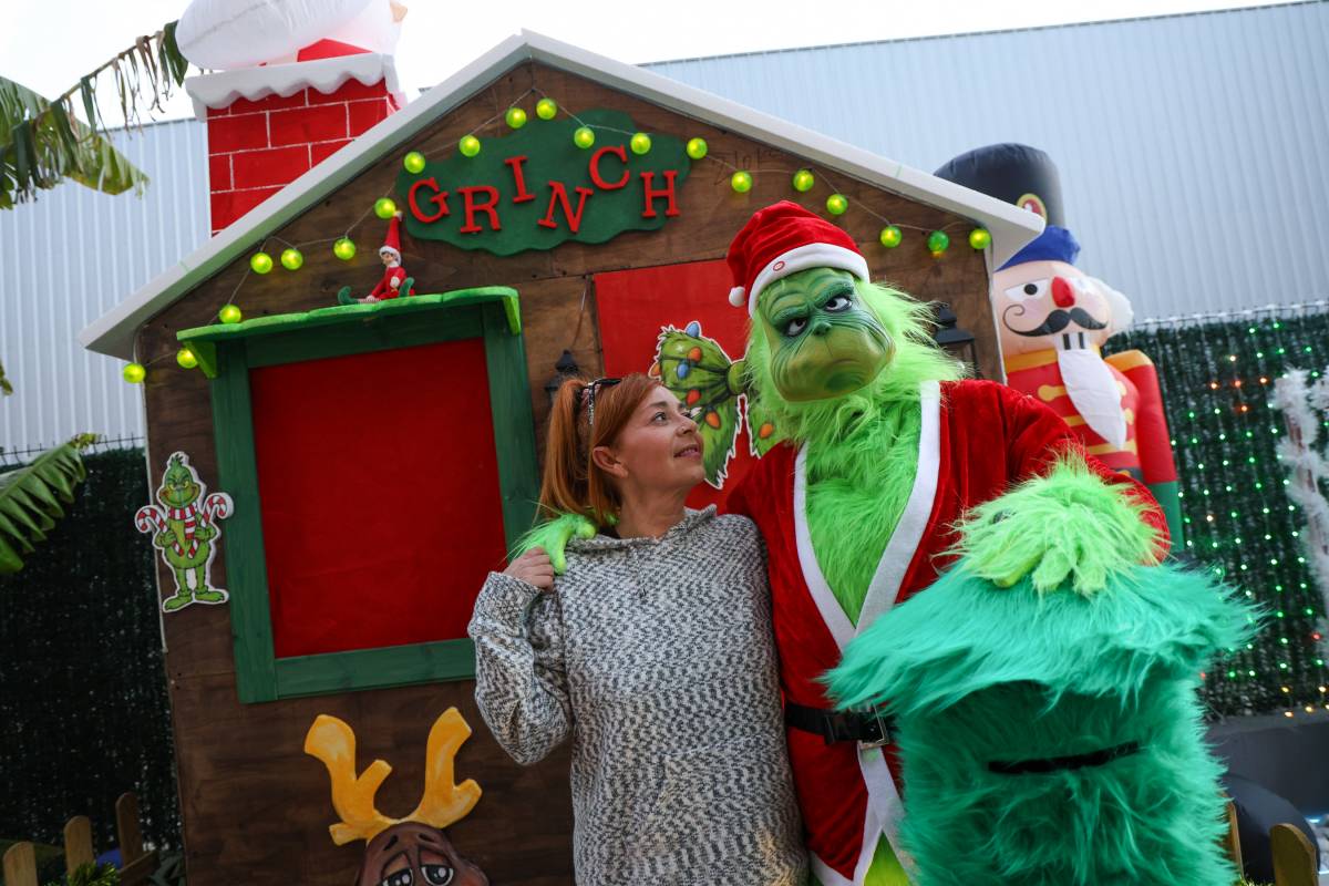 Un jardí de Can Llong es converteix en poble de Nadal: els Conejo Muñoz obren casa seva, on viu el Pare Noel... i el Grinch