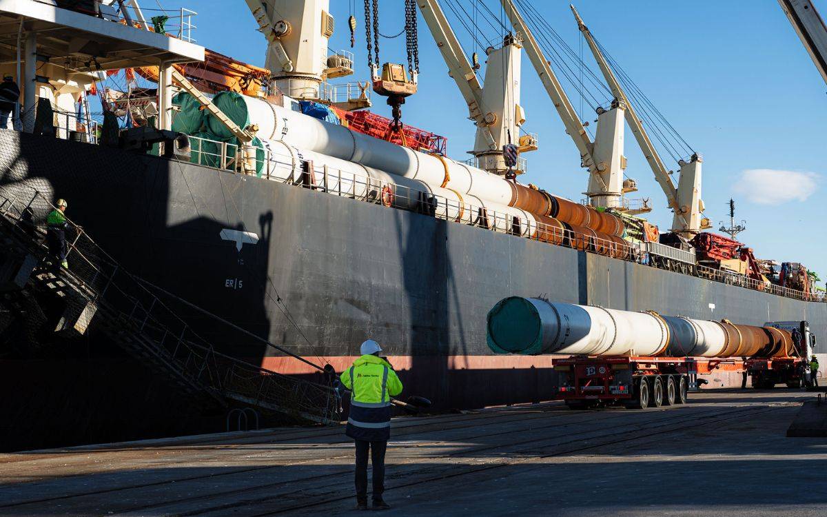 El Port de Tarragona completa una complexa operació de descàrrega al Moll d'Aragó