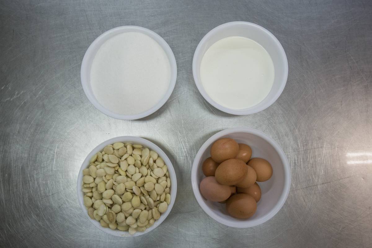 Elaboració del torró artesà de crema, a la Pastisseria Turull - NEBRIDI ARÓZTEGUI Elaboració del torró artesà de crema, a la Pastisseria Turull