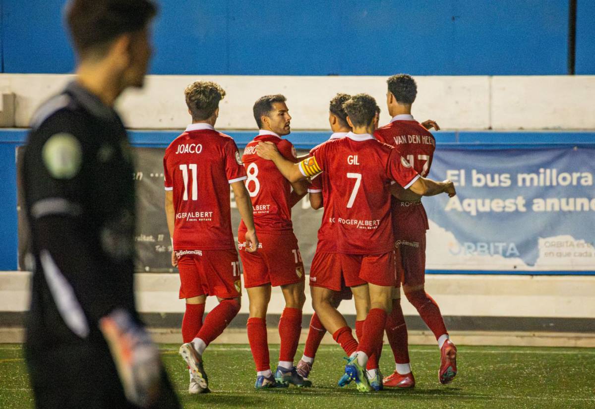 Els jugadors del Terrassa FC celebren el 0 a 1, obra de Van den Heerik - Marc Ferret - Terrassa FC