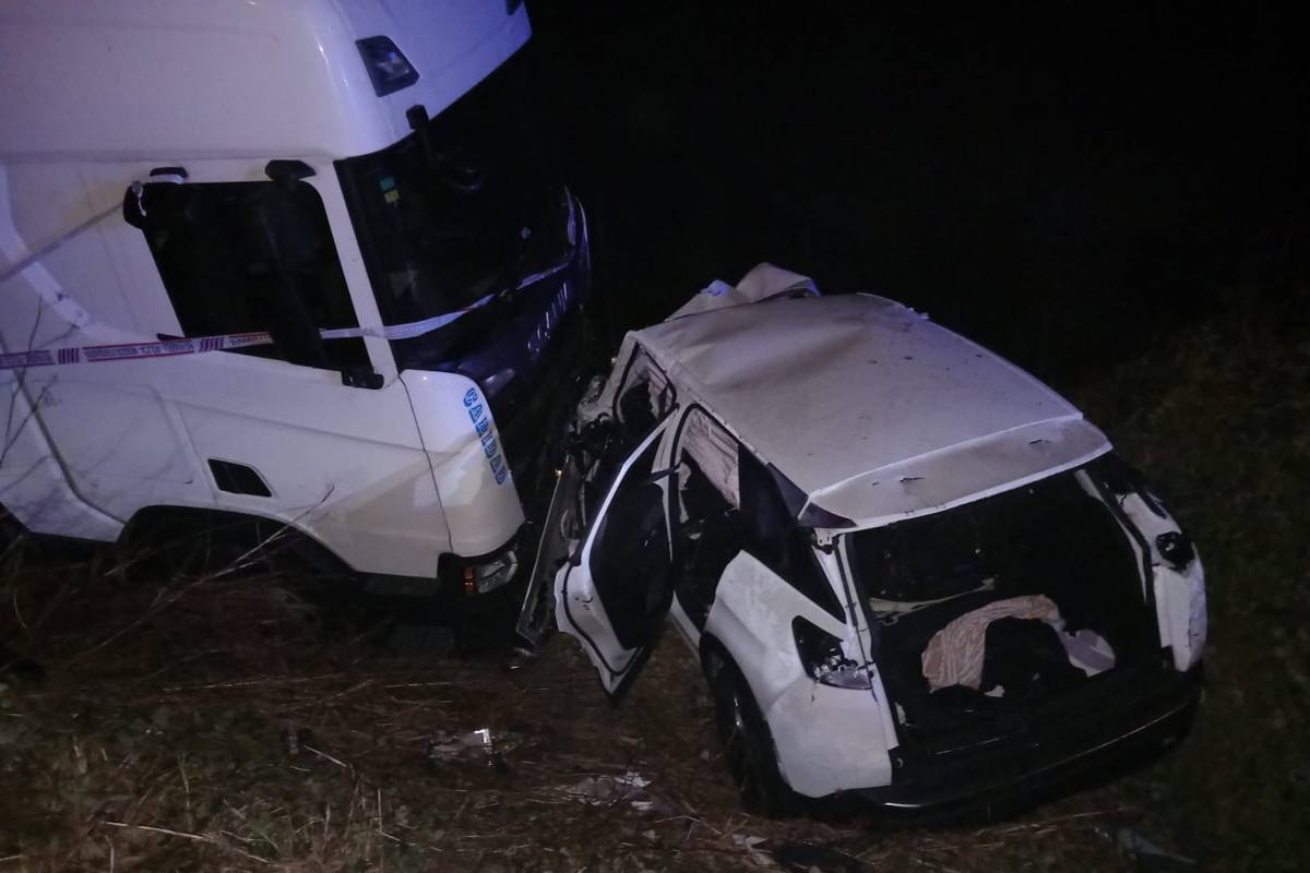 Mor un conductor després de xocar frontalment amb un camió de gran tonatge a Gualta