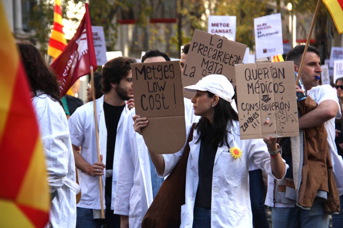 Els metges es planten: “Creus que puc diagnosticar després de 15 hores fent informes, a les tres de la matinada?"