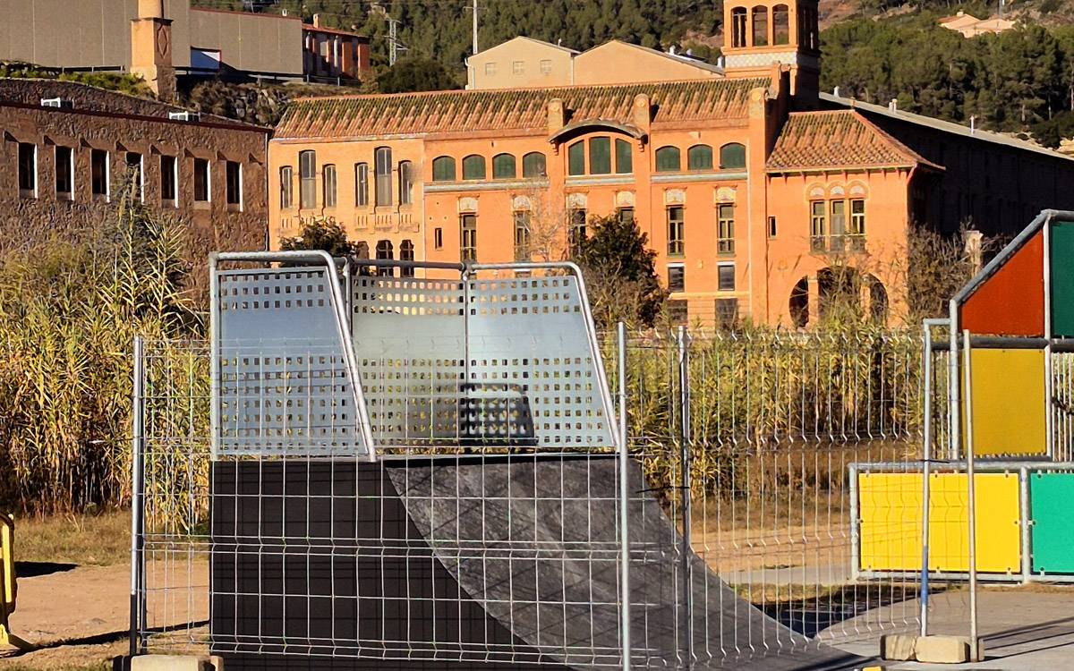 Castellbell i el Vilar renova l'skatepark de la Bauma per garantir una pràctica segura