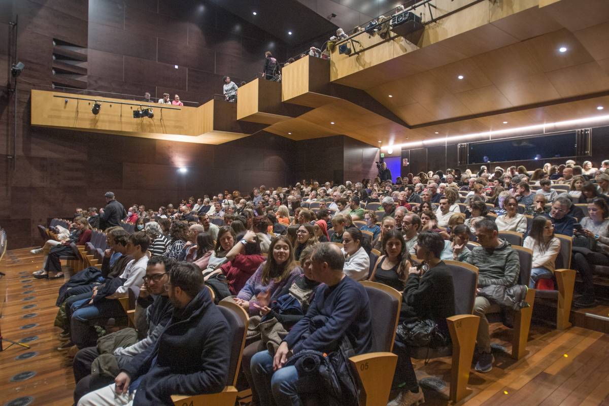 Públic a la representació de l'òpera - Nebridi Aróztegui