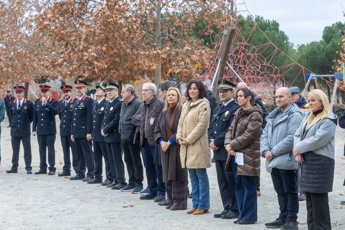 FOTOS | Policies i autoritats reten homenatge als agents assassinats per ETA