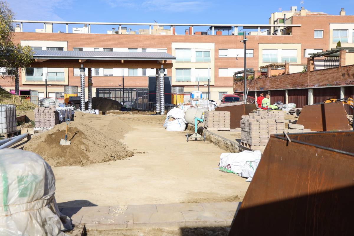 Reprenen les obres de la plaça de Mossèn Geis