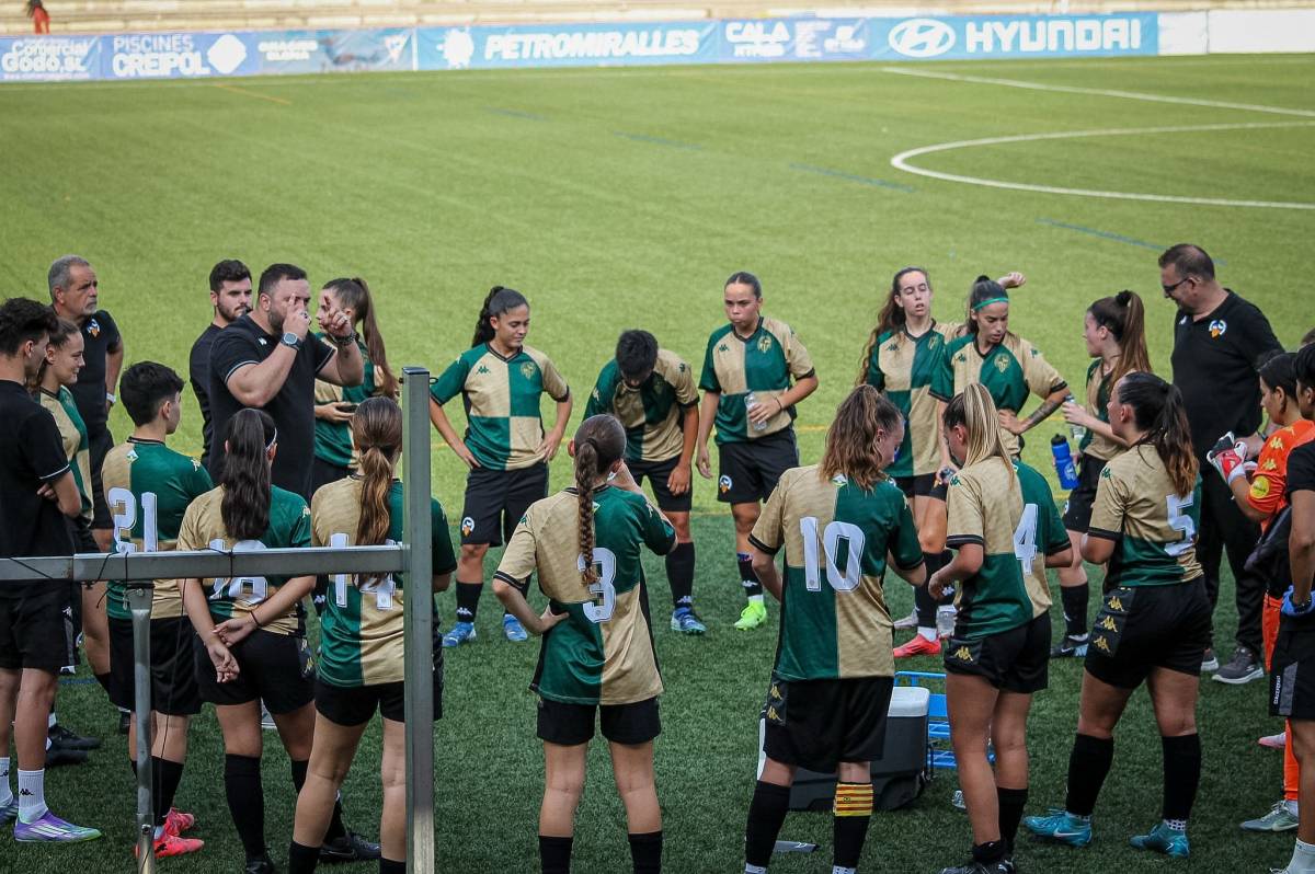 Fernández, en una xerrada d`equip - Cedida Fernández, en una xerrada d`equip