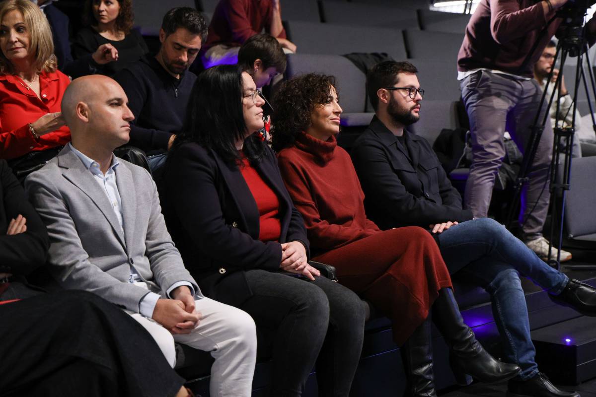 L`alcaldessa de Sabadell, Marta Farrés, en la trobada amb la premsa de Nadal - Víctor Castillo L`alcaldessa de Sabadell, Marta Farrés, en la trobada amb la premsa de Nadal