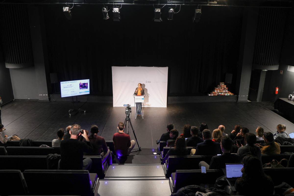 L`alcaldessa de Sabadell, Marta Farrés, en la trobada amb la premsa de Nadal - Víctor Castillo L`alcaldessa de Sabadell, Marta Farrés, en la trobada amb la premsa de Nadal