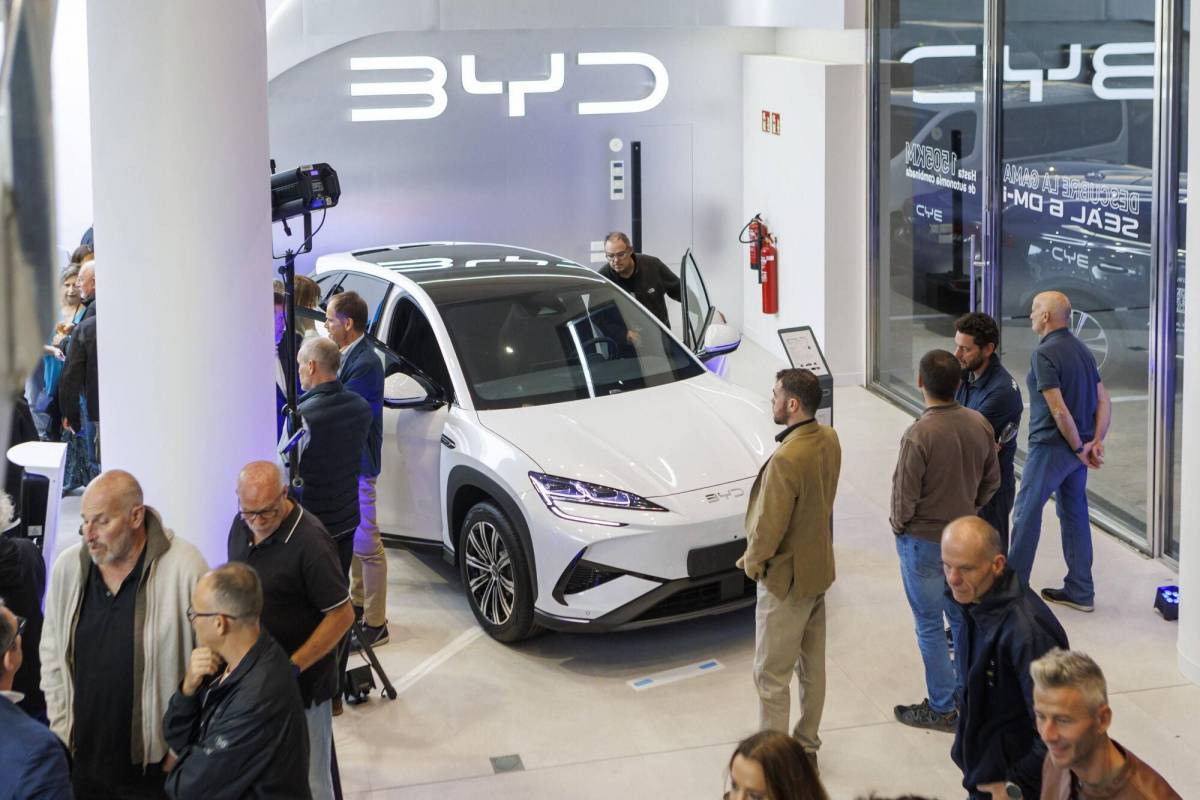 Yomovo obre tres nous concessionaris BYD