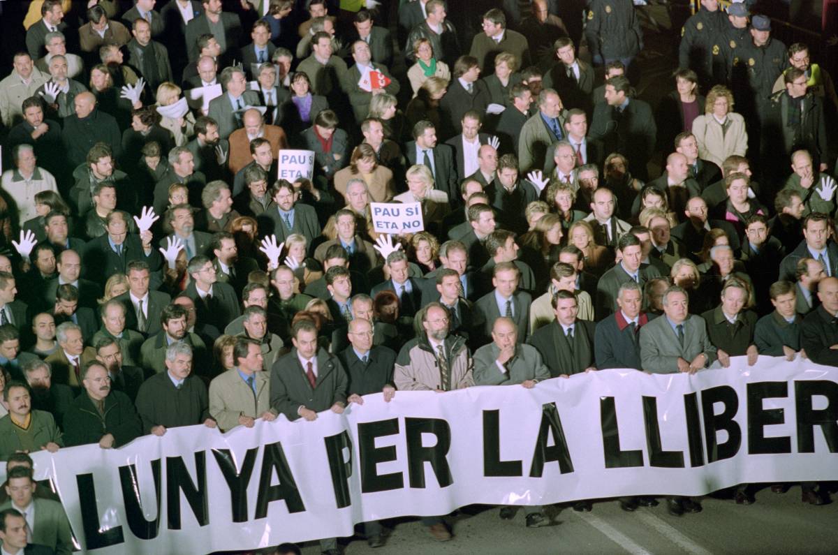 Manifestació a Terrassa per la pau i el fi d`ETA - J.A.ALBARRAL Manifestació a Terrassa per la pau i el fi d`ETA