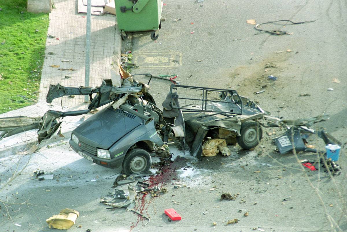 La Citröen C-15 de Cano després de l`exploció - NEBRIDI ARÓZTEGUI La Citröen C-15 de Cano després de l`exploció