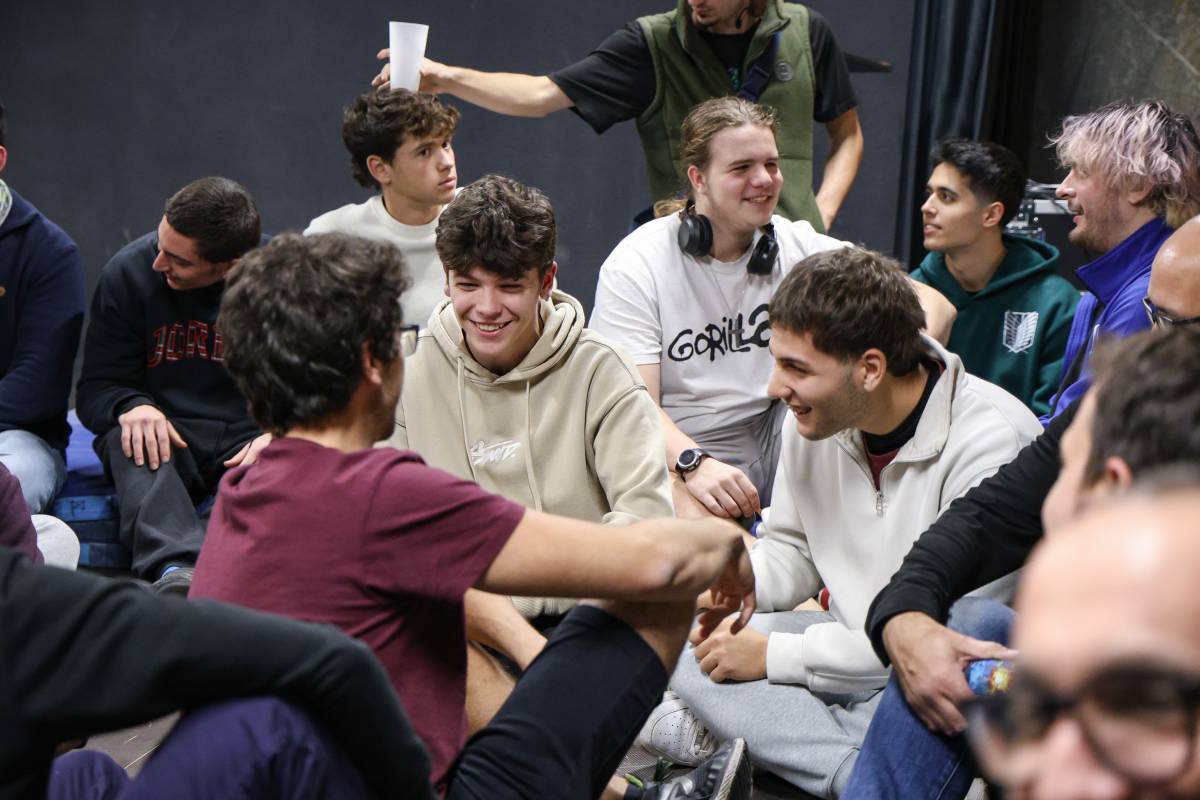 Una nit sencera tancats a l'Escola Industrial de Sabadell: 24 hores d’innovació, pizzes, sacs de dormir i projectes a contrarellotge