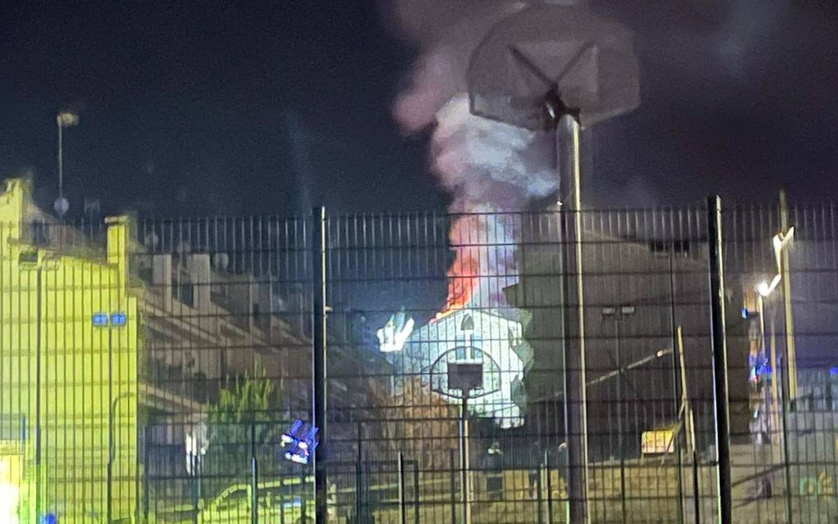 Un incendi crema la teulada d'una casa de dues plantes a Nosa, al terme de Balsareny