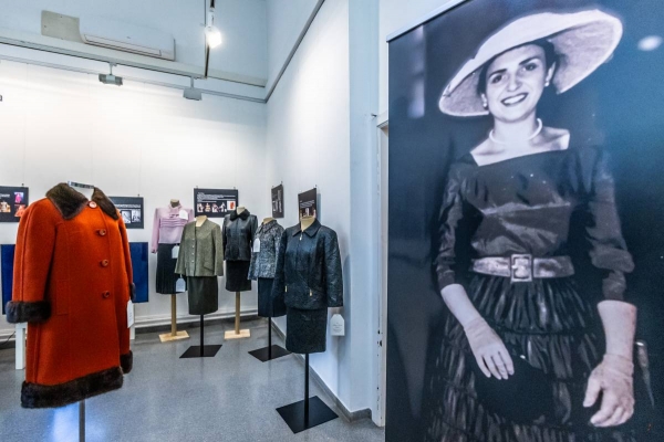 FOTOS | Inaugurada l'exposició de la modista Pilar Cases al Casal Pere Quart