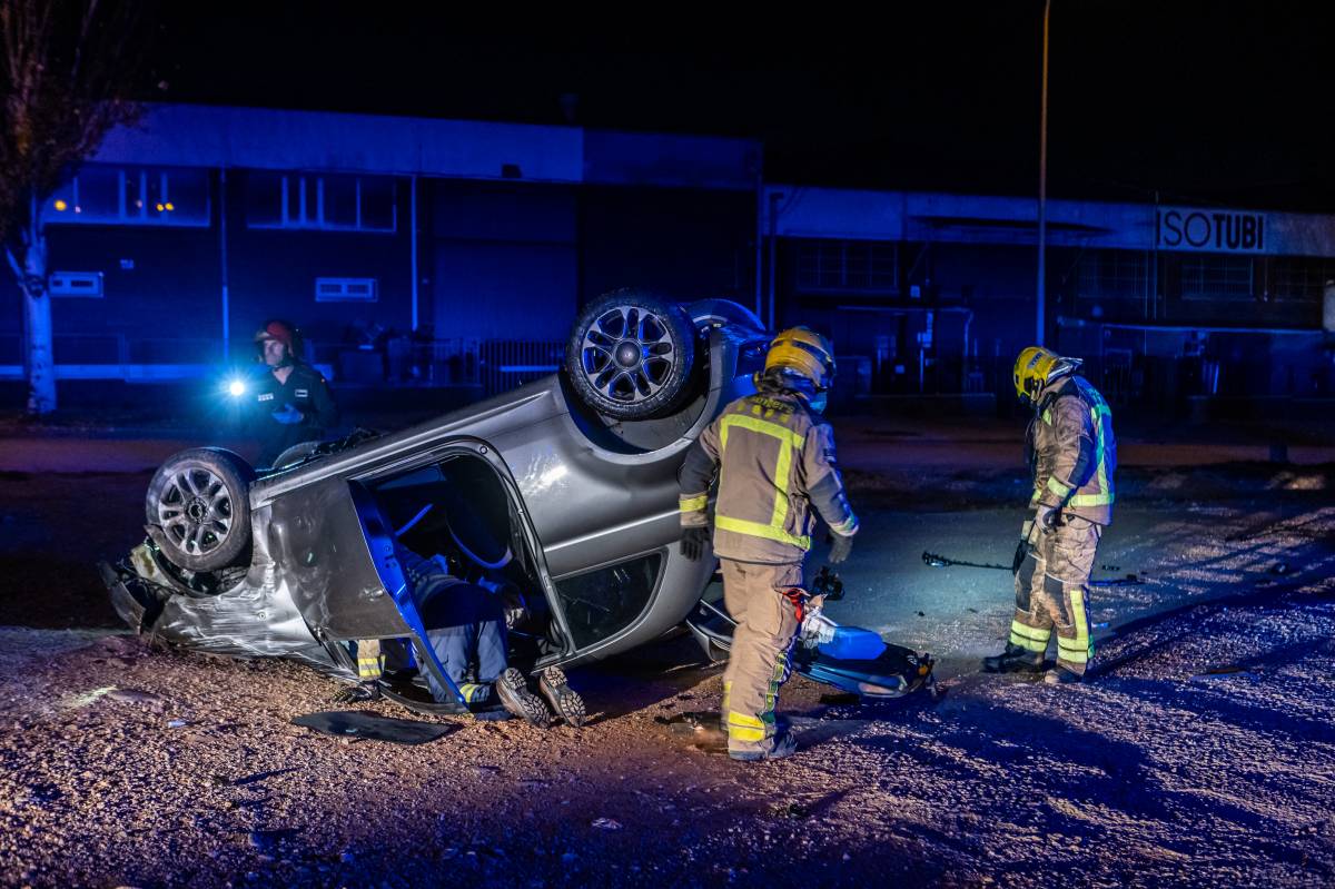 Cotxe bolcat entre Sabadell i Sant Quirze - Juanma Peláez Cotxe bolcat entre Sabadell i Sant Quirze