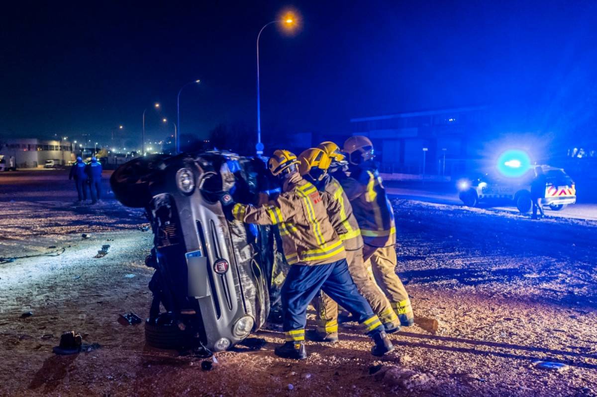 Cotxe bolcat entre Sabadell i Sant Quirze - Juanma Peláez Cotxe bolcat entre Sabadell i Sant Quirze