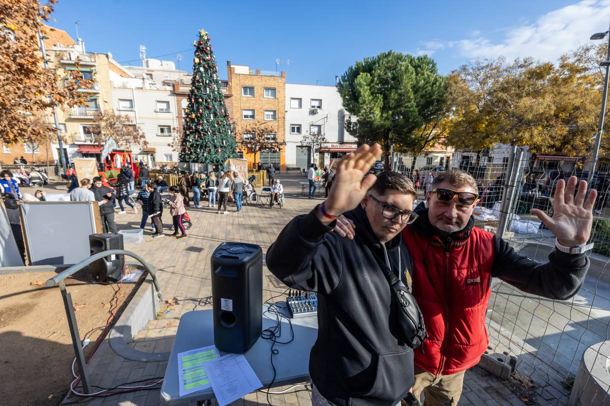 Activitats de l`escola Xaloc a la plaça del Pi - Juanma Peláez Activitats de l`escola Xaloc a la plaça del Pi