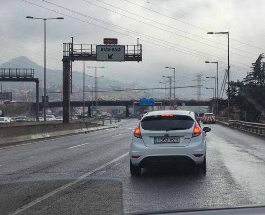 Tallada la C-17 a Montcada pels danys causats per un vehicle que ha impactat contra el pont