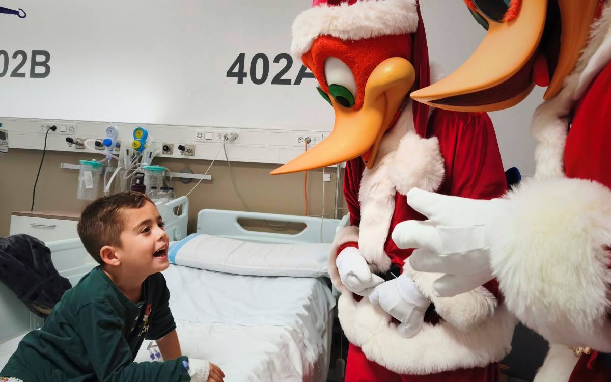 Els personatges de PortAventura World porten l'alegria als nens ingressats a l'hospital Joan XXIII de Tarragona