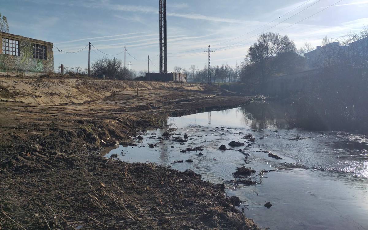 Projecte «Riberes de Vic»: acció de perfilat dels marges del riu Mèder a la zona de Genís i Rius - Uvic-UCC Projecte «Riberes de Vic»: acció de perfilat dels marges del riu Mèder a la zona de Genís i Rius