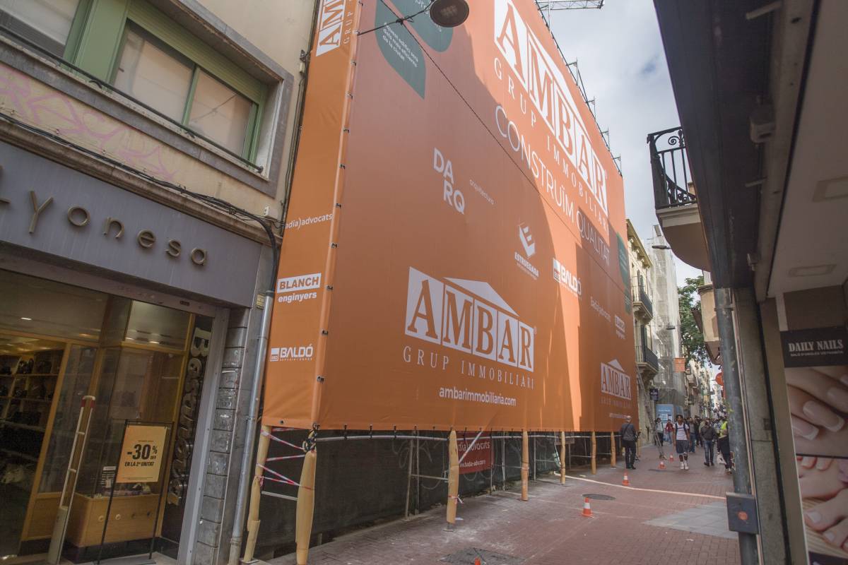 Més de 800 firmes per recordar l’Acadèmia Fuster en el nomenclàtor de Terrassa