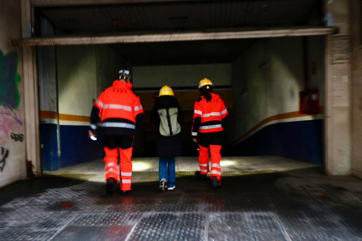 Incident a l`interior d`un garatge de Sabadell - Juanma Peláez Incident a l`interior d`un garatge de Sabadell