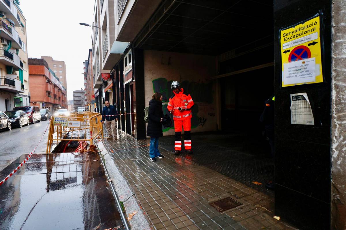 Incident a l`interior d`un garatge de Sabadell - Juanma Peláez Incident a l`interior d`un garatge de Sabadell