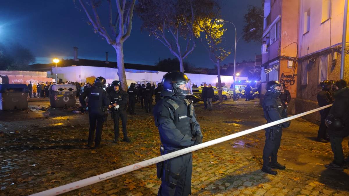 En marxa el desnonament més multitudinari vist mai a Catalunya: 400 persones expulsades a Badalona