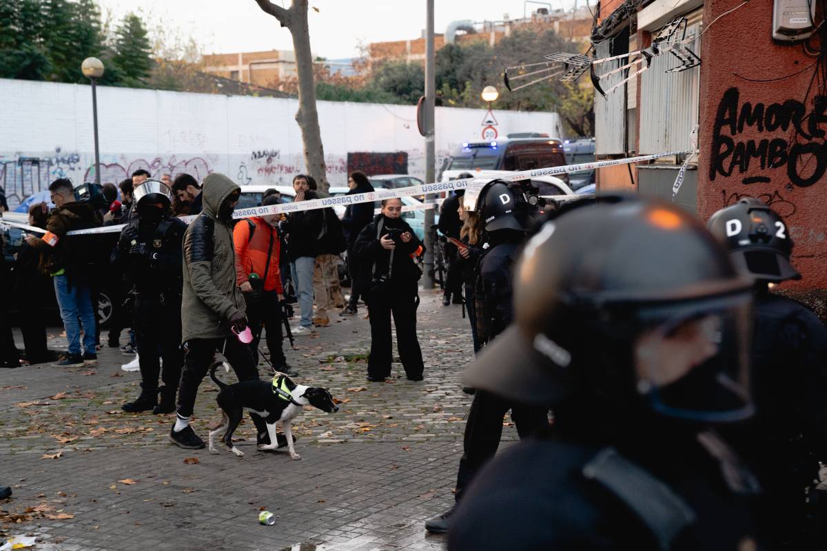 En marxa el desnonament més multitudinari vist mai a Catalunya: 400 persones expulsades a Badalona