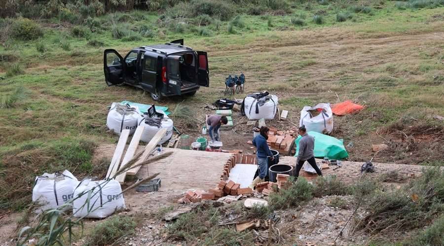 Comença la reparació d’un tram de la volta del Rec Comtal