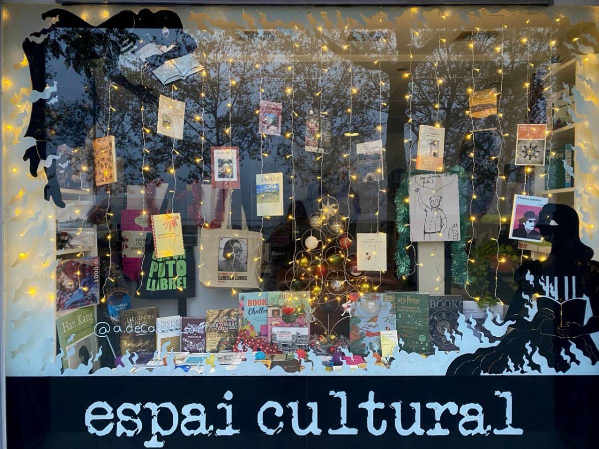 La màgia dels aparadors: una acadèmia d’anglès impulsa un concurs decoratiu a Lleida