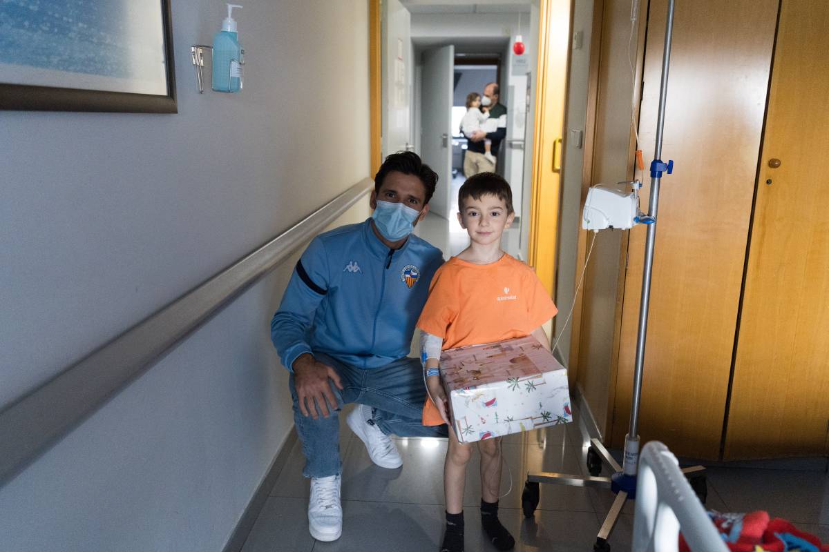 Visita dels jugadors del CE Sabadell als infants hospitalitzats - David Chao Visita dels jugadors del CE Sabadell als infants hospitalitzats