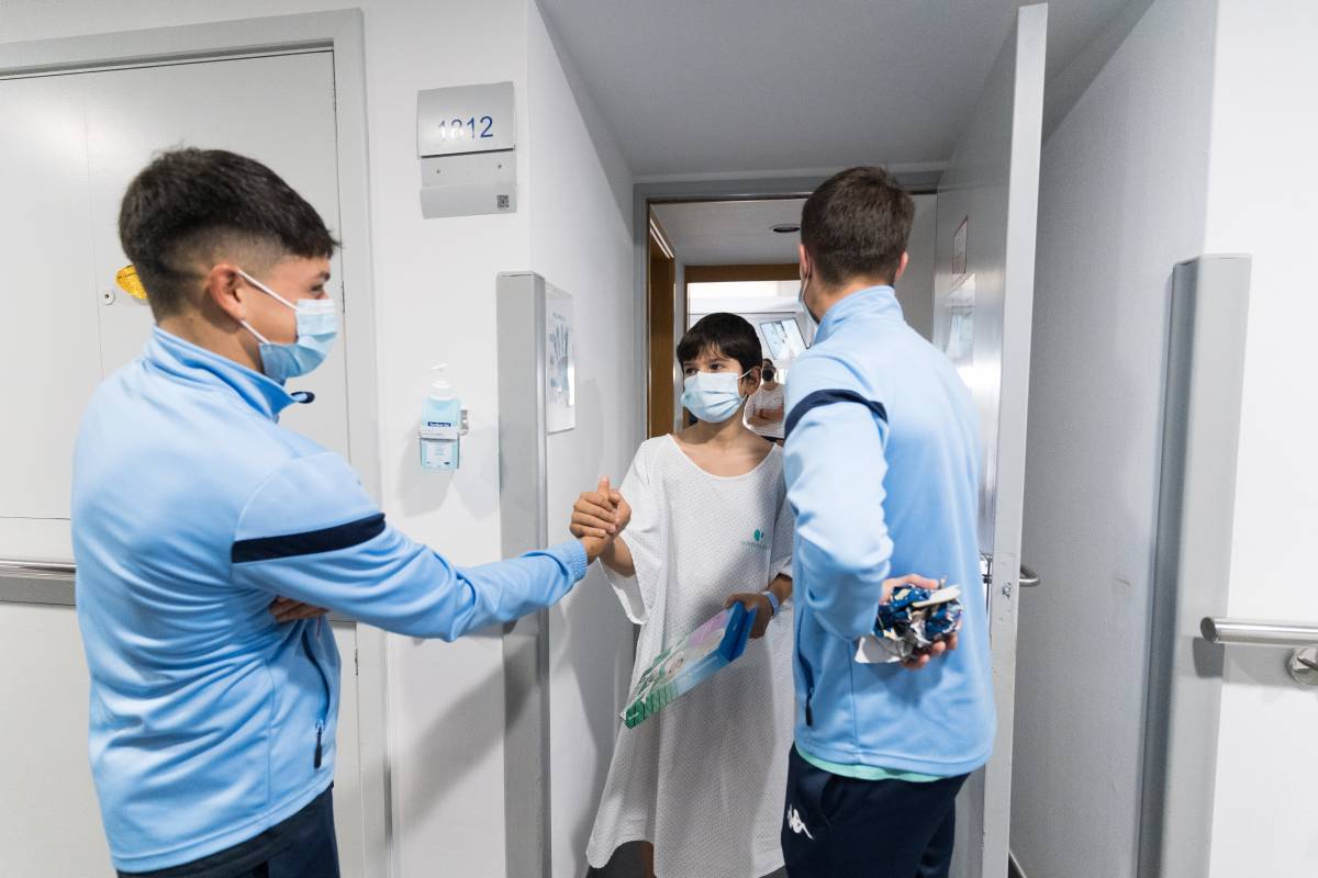 Visita dels jugadors del CE Sabadell als infants hospitalitzats - David Chao Visita dels jugadors del CE Sabadell als infants hospitalitzats