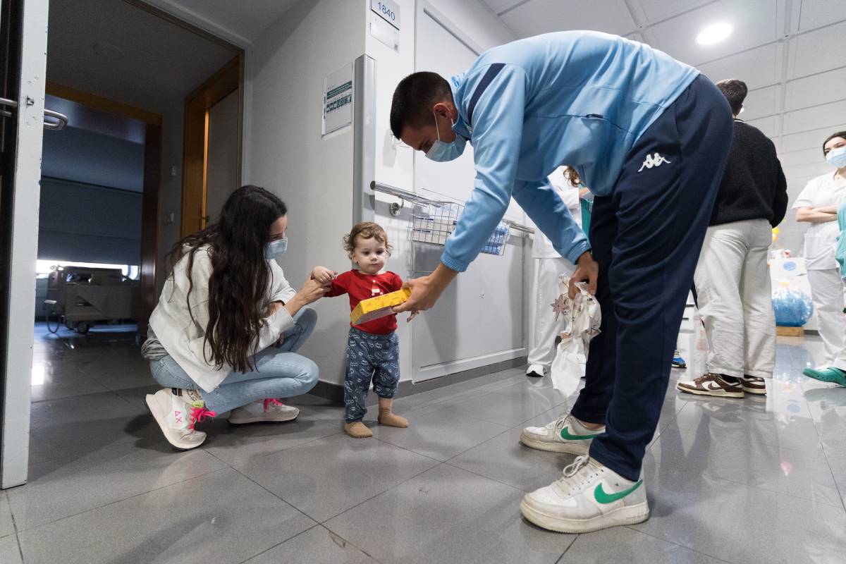 Visita dels jugadors del CE Sabadell als infants hospitalitzats - David Chao Visita dels jugadors del CE Sabadell als infants hospitalitzats